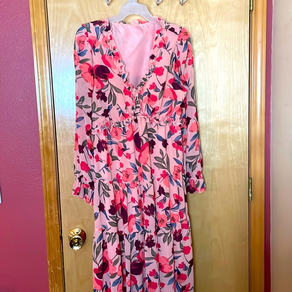 TikTok shop size M 100% polyester flowy floral dress